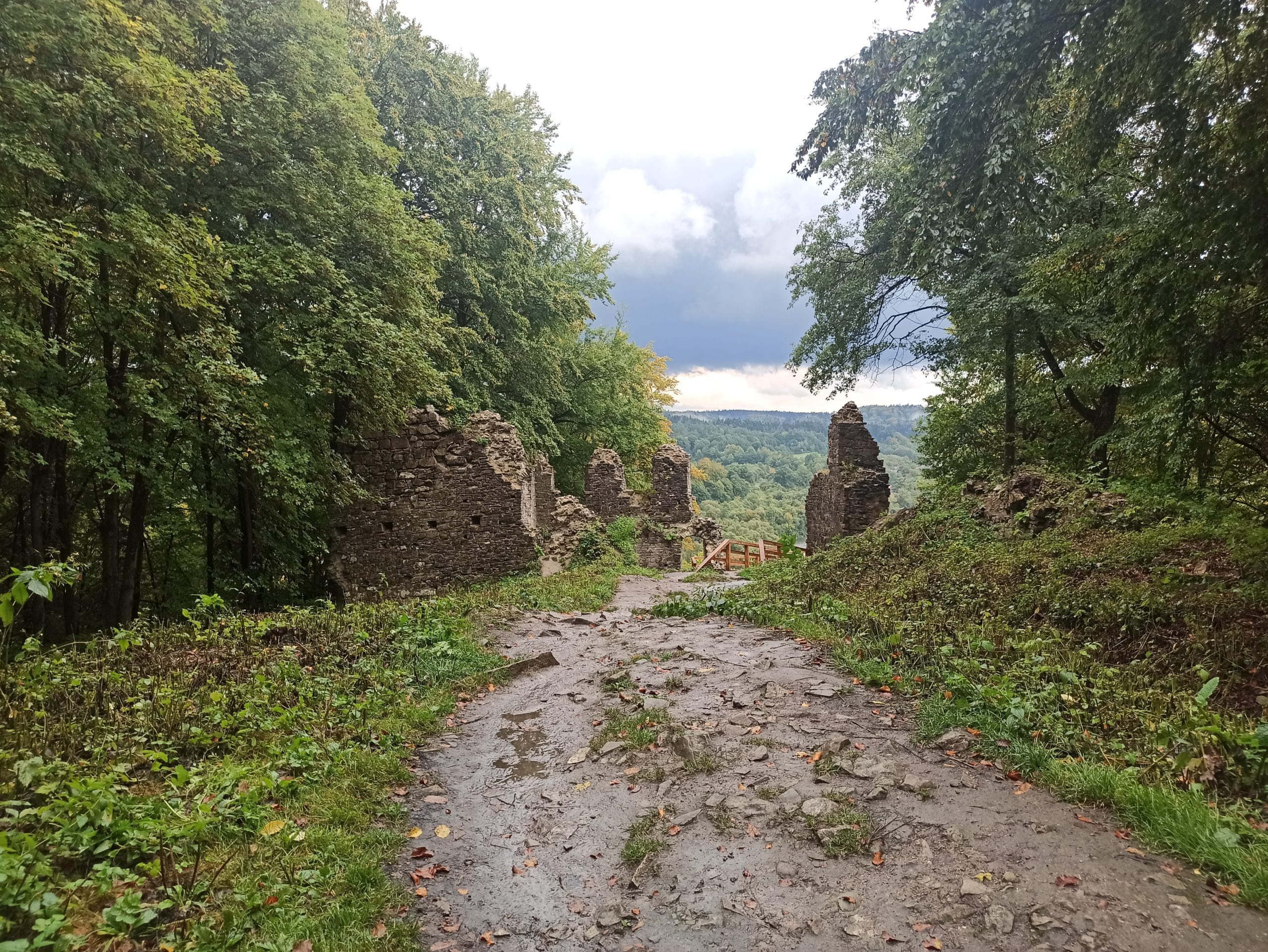 Ruiny zamku Sobień w Manastercu.